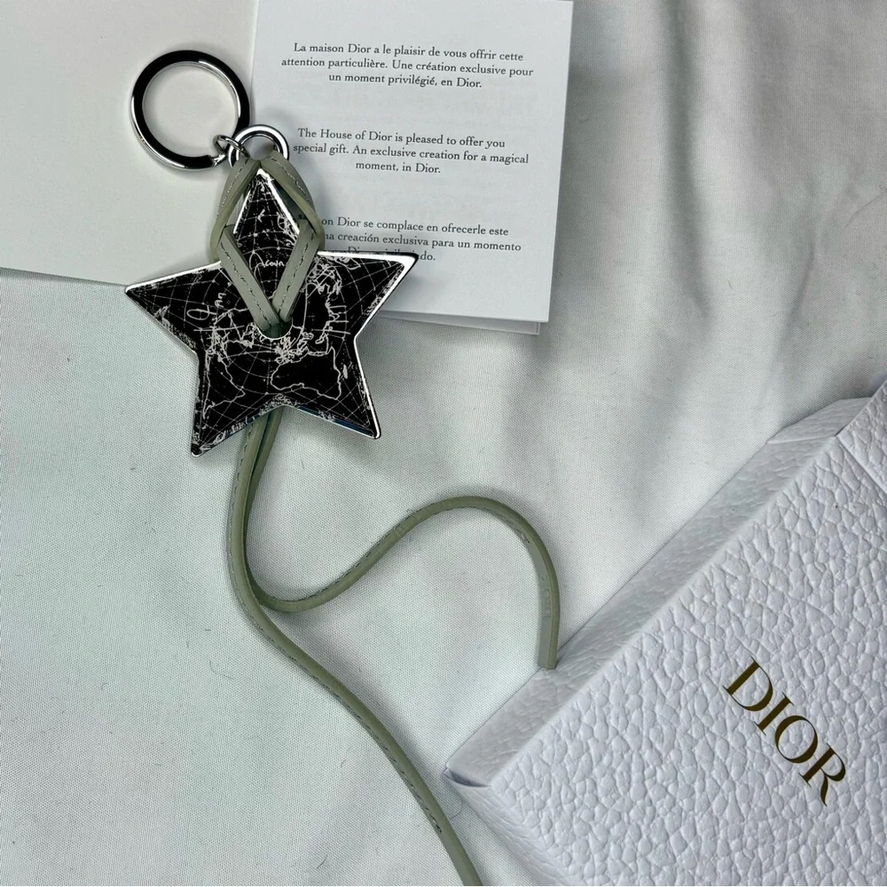 ❌SOLD❌ Christian Dior STAR Key Ring Around The World line Silver, Grey Strap - Picture 7 of 10